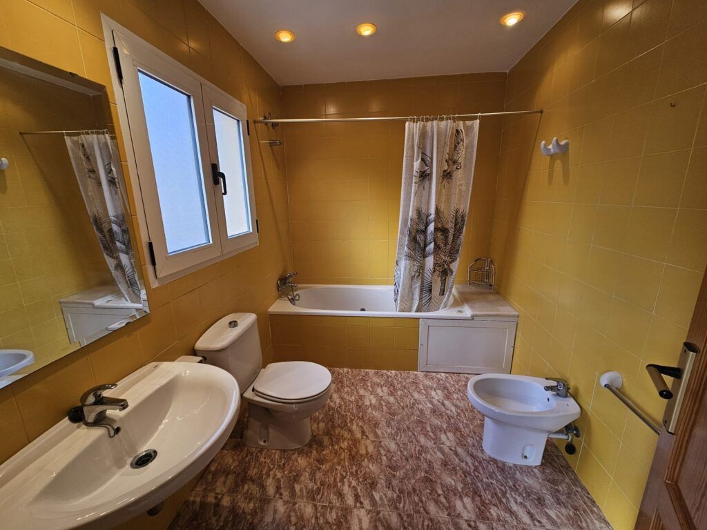 4 Bed, 2 Bath, HouseFor Sale, Oliva, Valencia, 46780