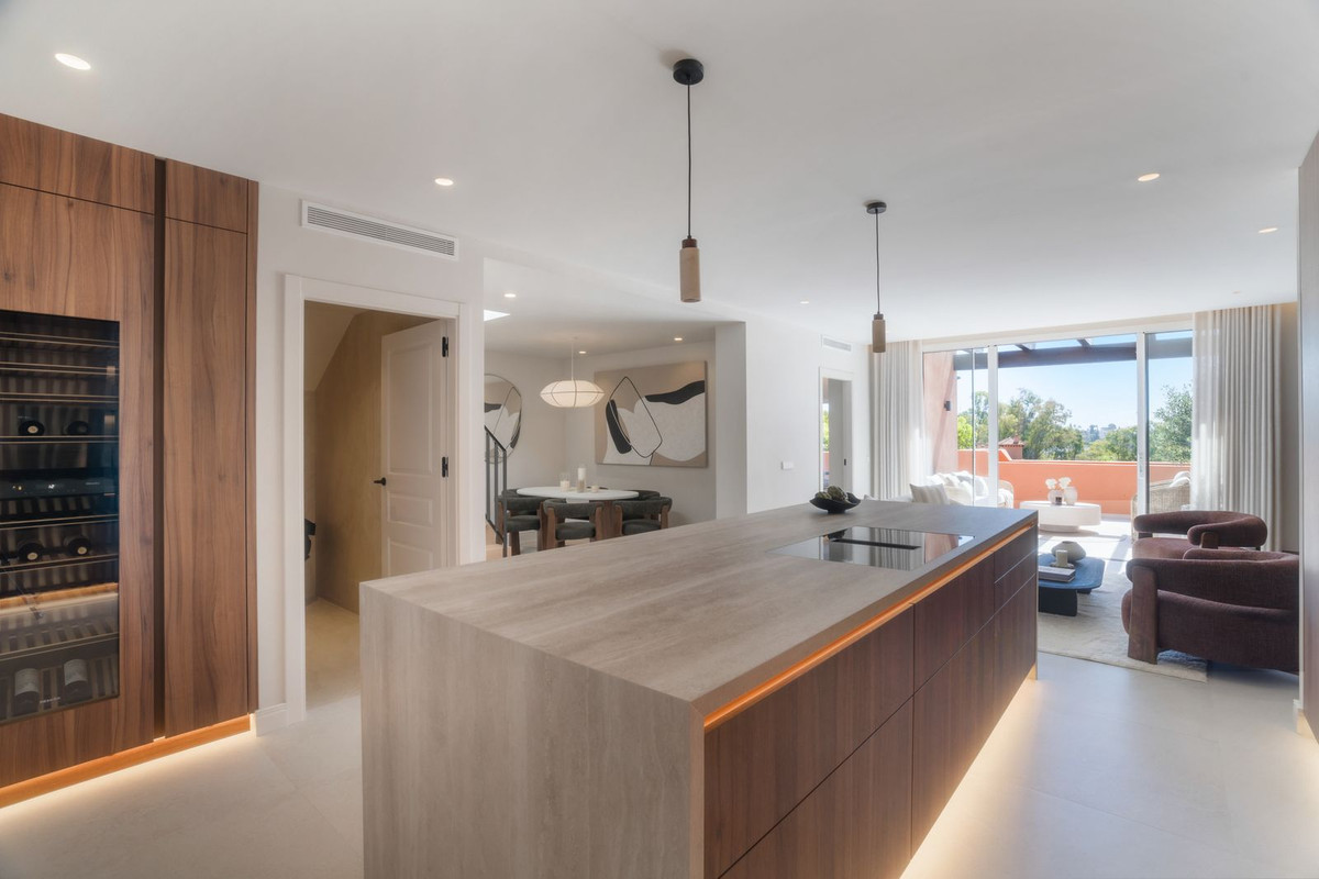 4 Bed, 3 Bath, ApartmentFor Sale, Nueva Andalucia, Malaga