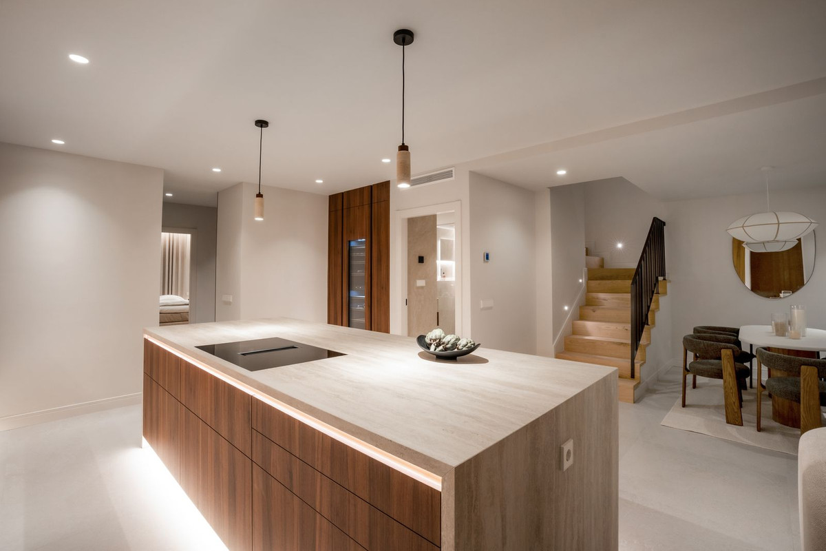 4 Bed, 3 Bath, ApartmentFor Sale, Nueva Andalucia, Malaga