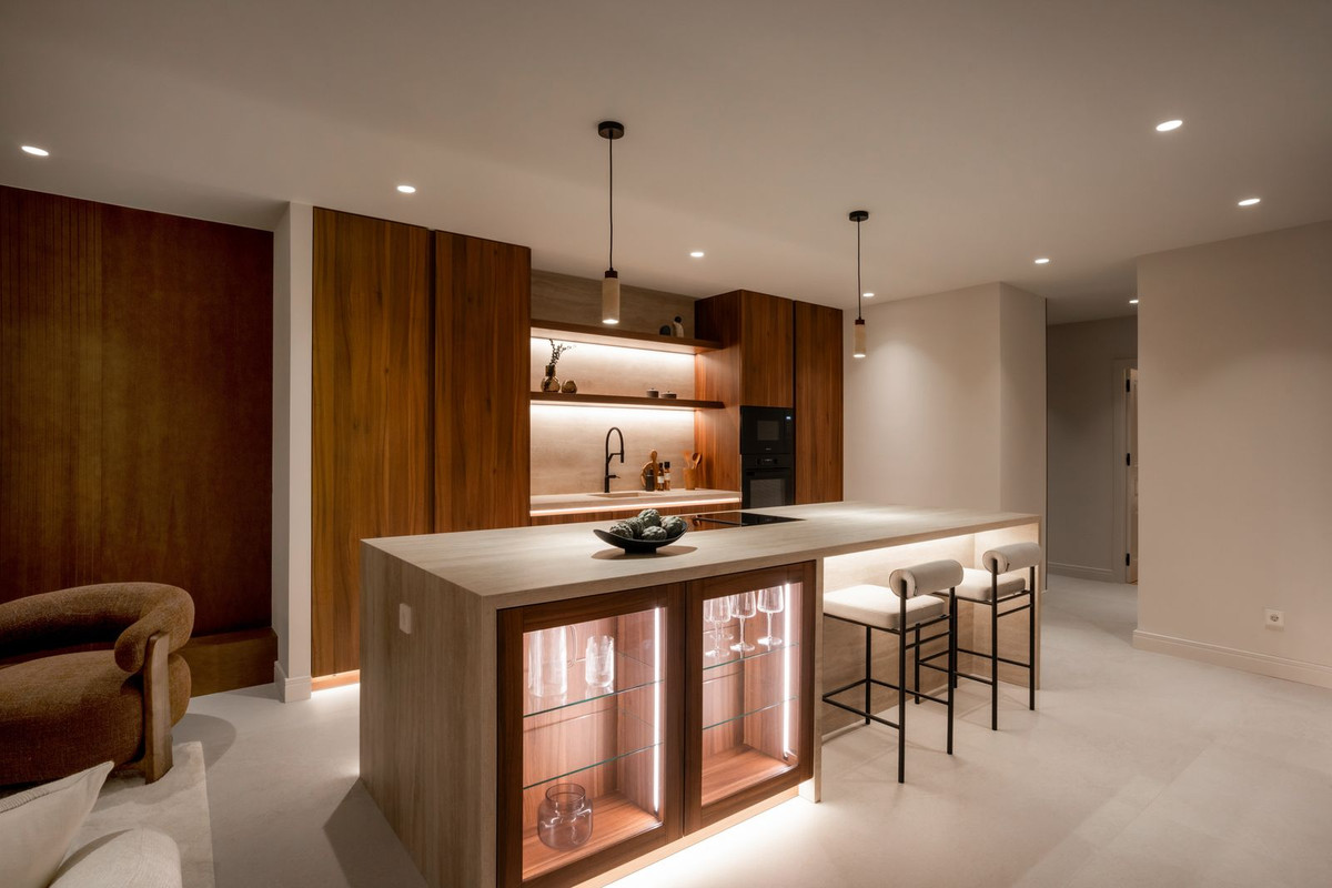 4 Bed, 3 Bath, ApartmentFor Sale, Nueva Andalucia, Malaga