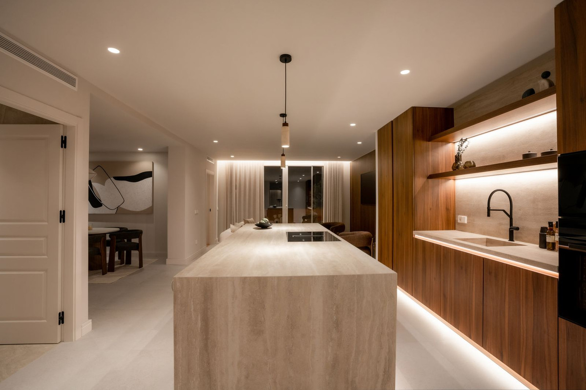 4 Bed, 3 Bath, ApartmentFor Sale, Nueva Andalucia, Malaga