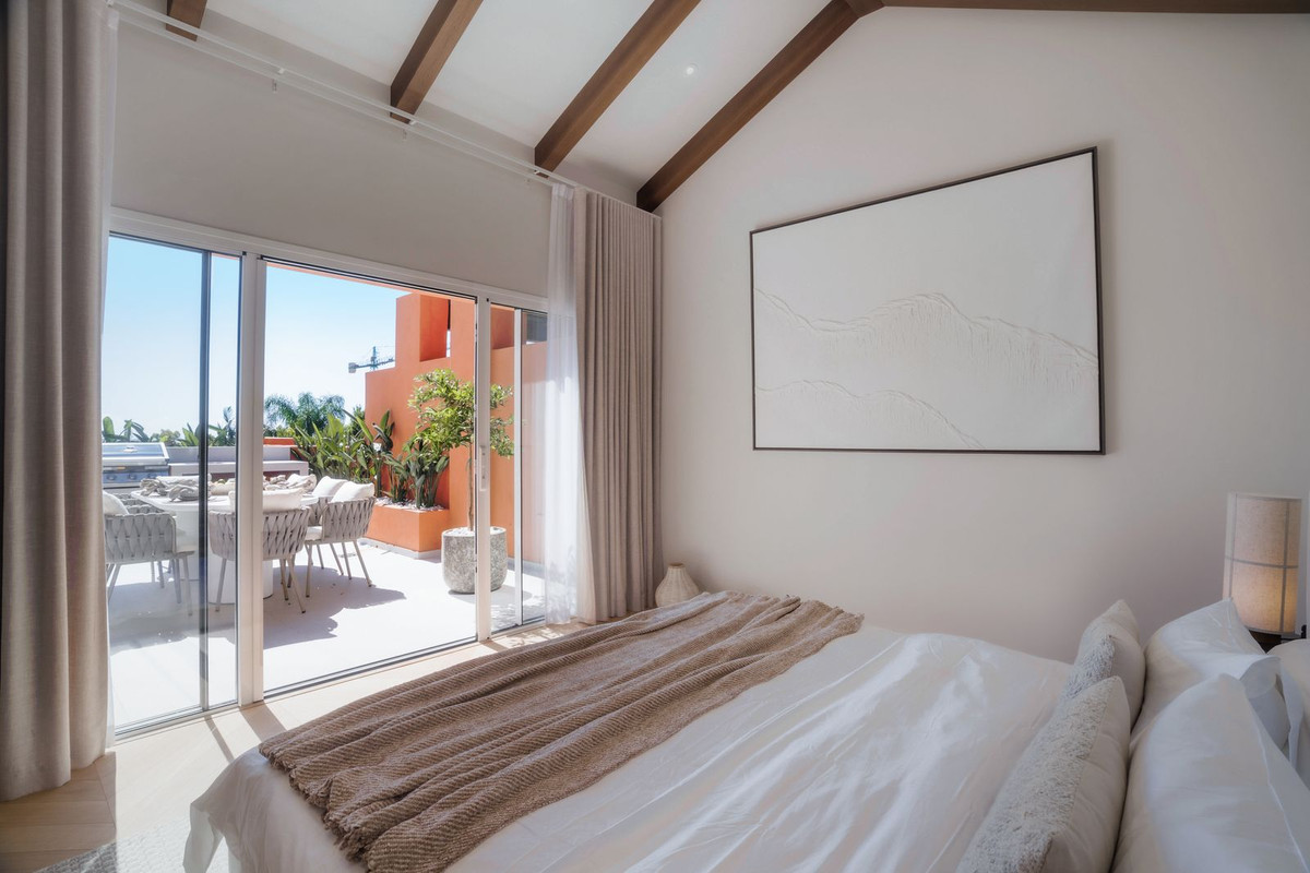 4 Bed, 3 Bath, ApartmentFor Sale, Nueva Andalucia, Malaga