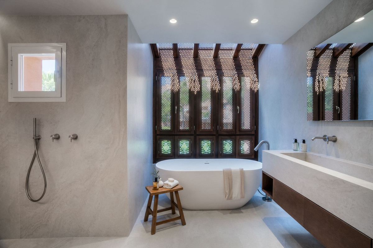 4 Bed, 3 Bath, ApartmentFor Sale, Nueva Andalucia, Malaga