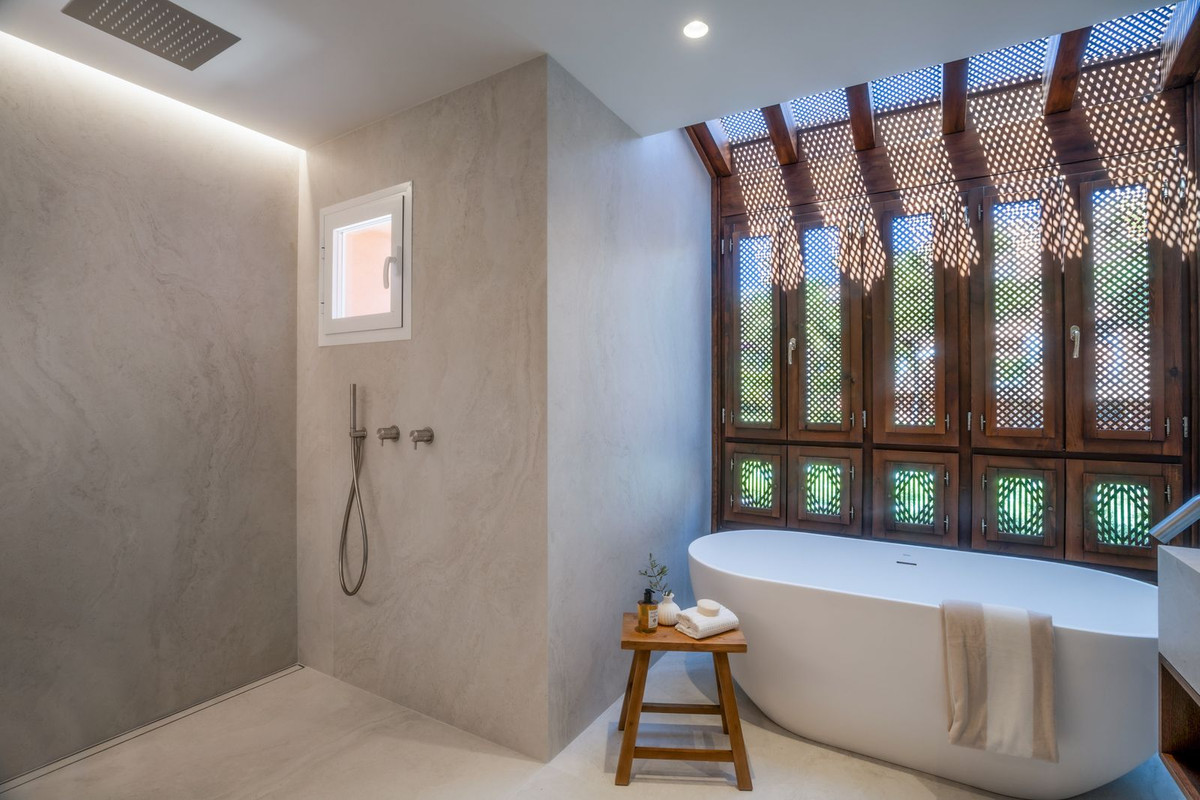 4 Bed, 3 Bath, ApartmentFor Sale, Nueva Andalucia, Malaga