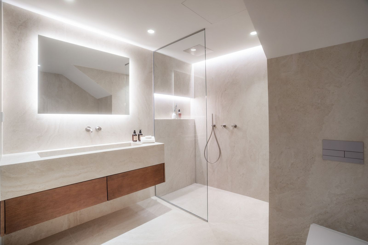 4 Bed, 3 Bath, ApartmentFor Sale, Nueva Andalucia, Malaga