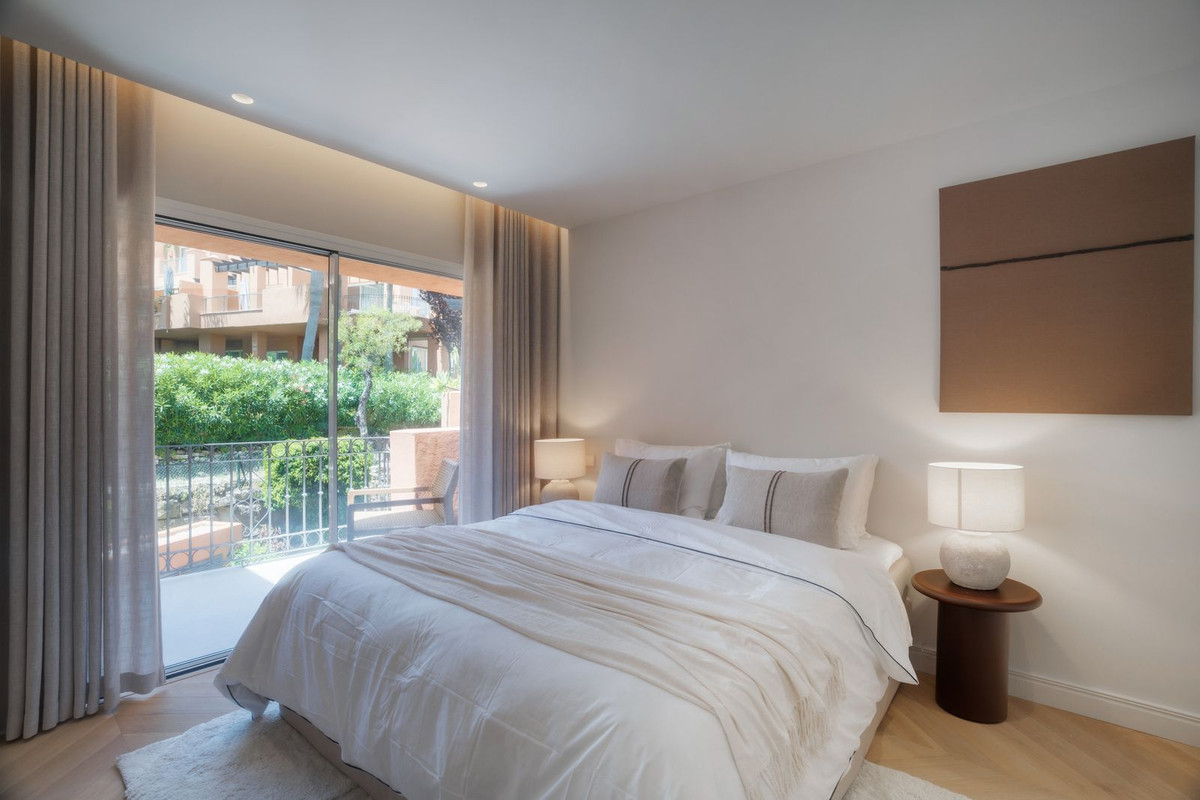4 Bed, 3 Bath, ApartmentFor Sale, Nueva Andalucia, Malaga
