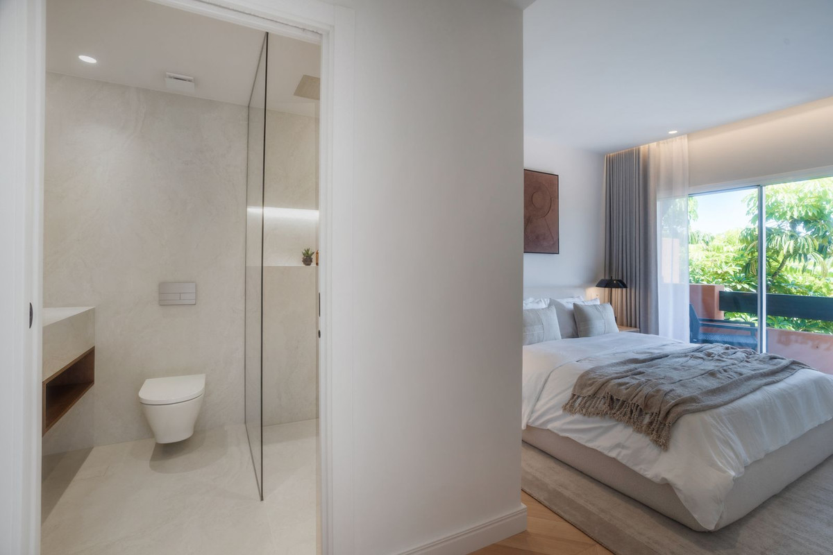 4 Bed, 3 Bath, ApartmentFor Sale, Nueva Andalucia, Malaga