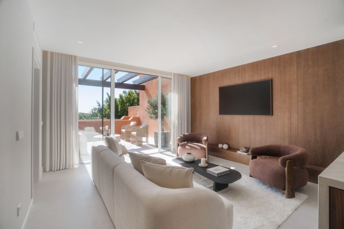 4 Bed, 3 Bath, ApartmentFor Sale, Nueva Andalucia, Malaga