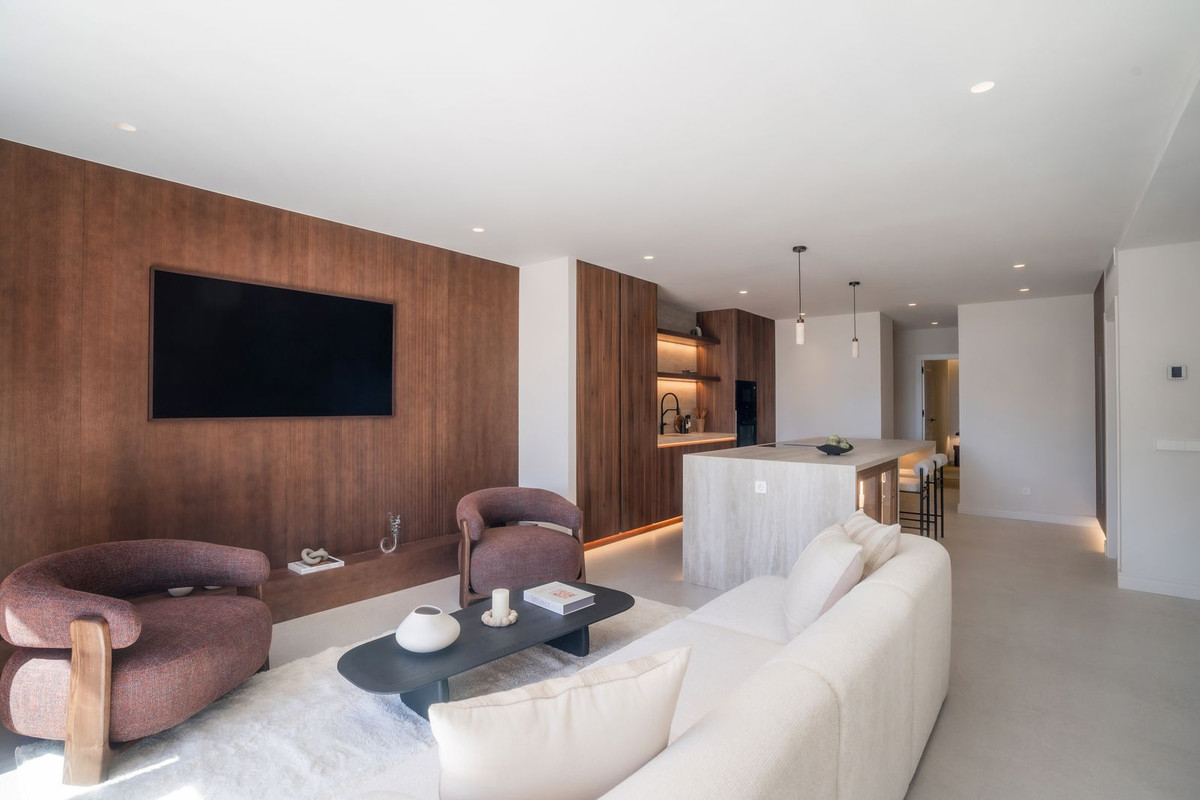 4 Bed, 3 Bath, ApartmentFor Sale, Nueva Andalucia, Malaga