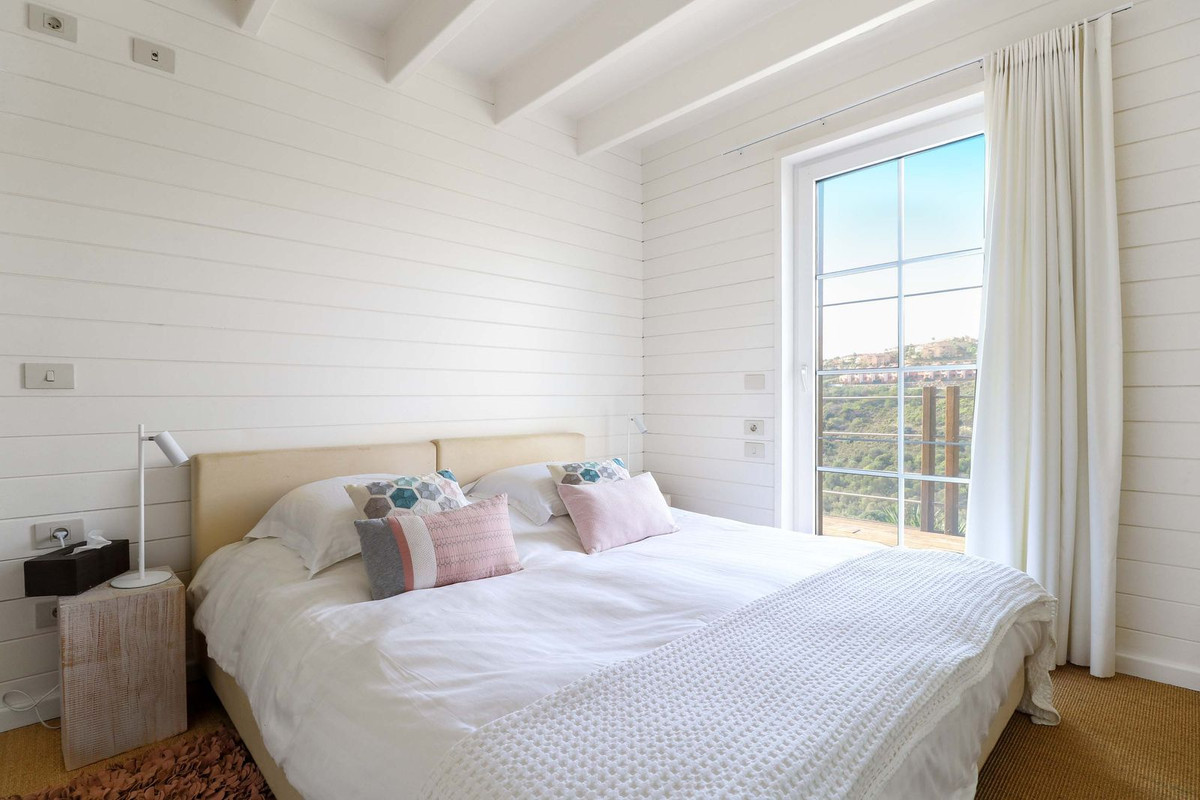 4 Bed, 2 Bath, HouseFor Sale, Benahavis, Malaga