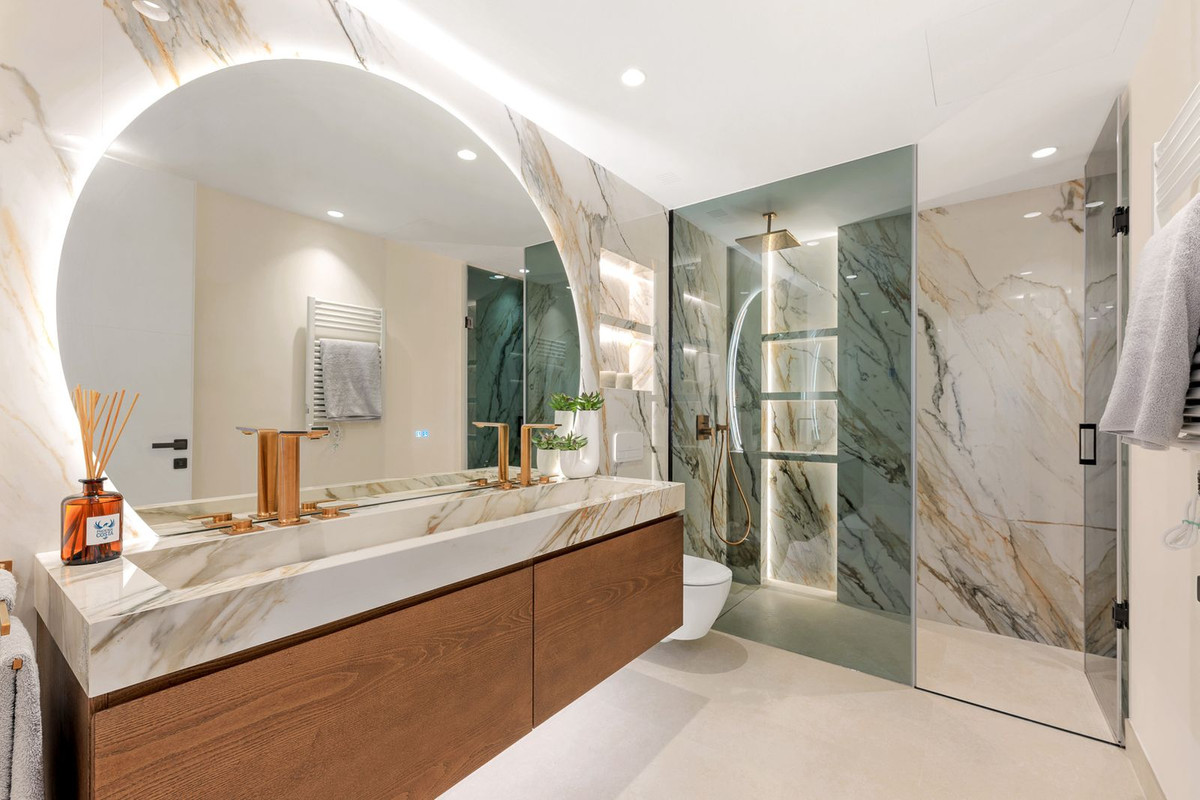 3 Bed, 2 Bath, ApartmentFor Sale, Los Monteros, Malaga