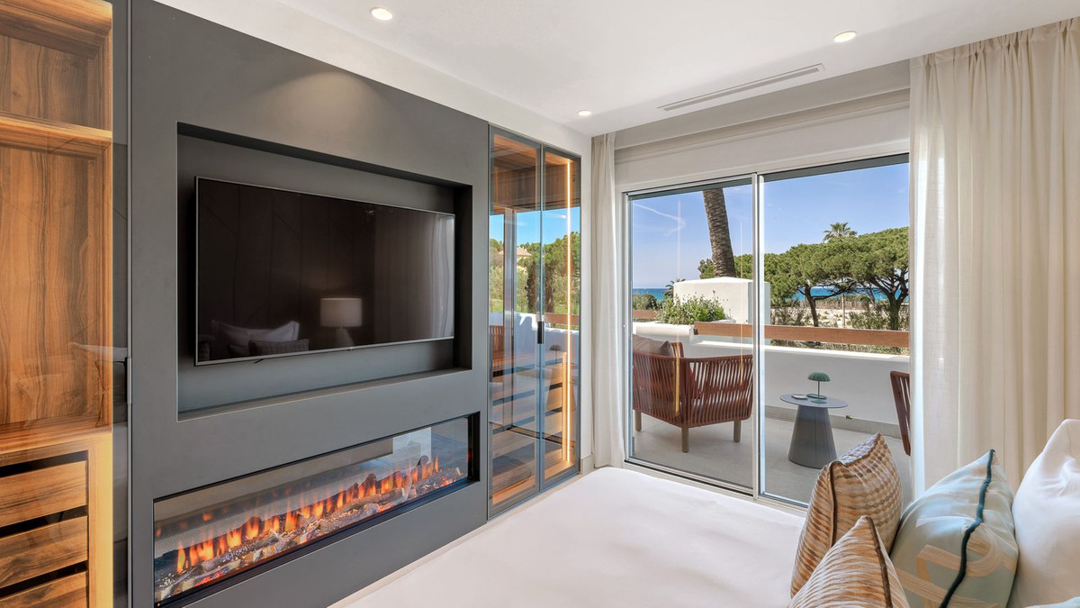 3 Bed, 2 Bath, ApartmentFor Sale, Los Monteros, Malaga