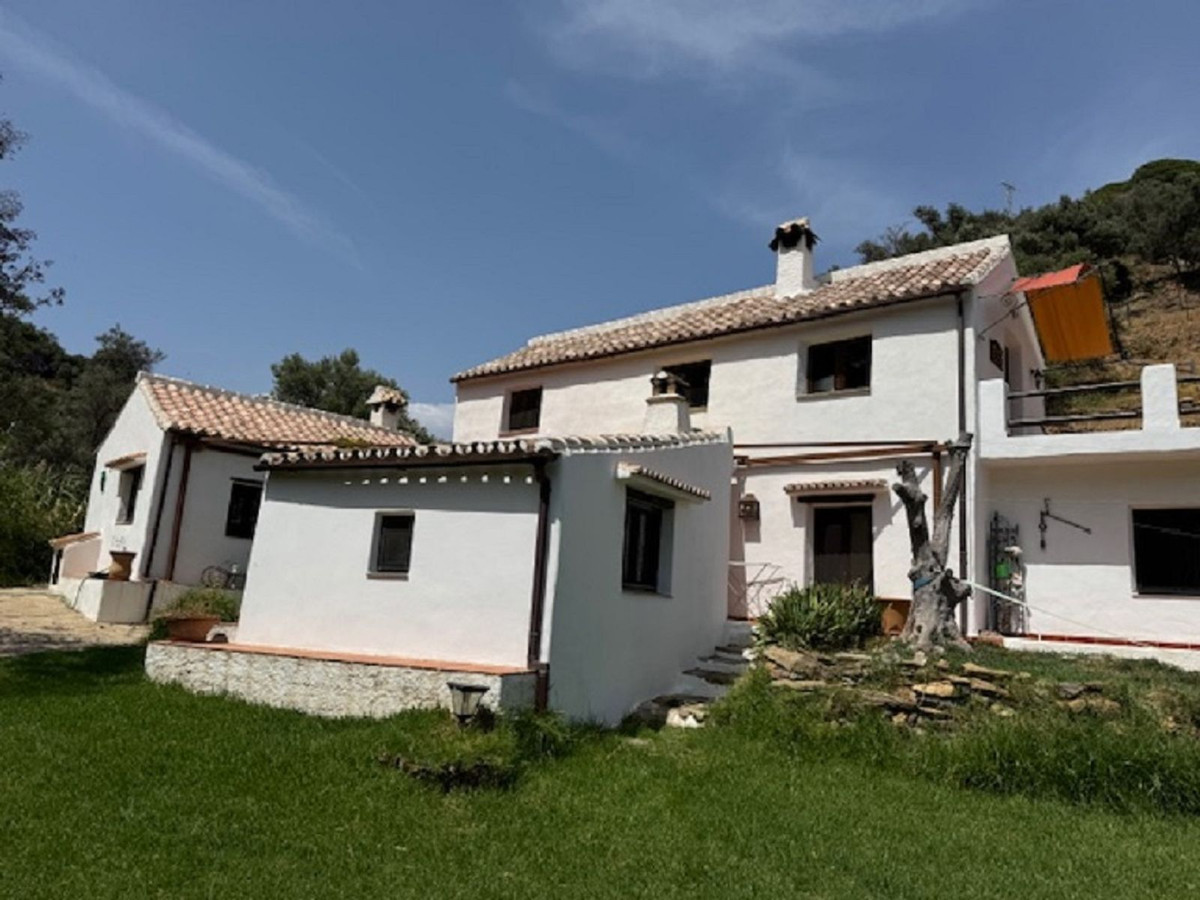 4 Bed, 2 Bath, HouseFor Sale, Casares, Malaga