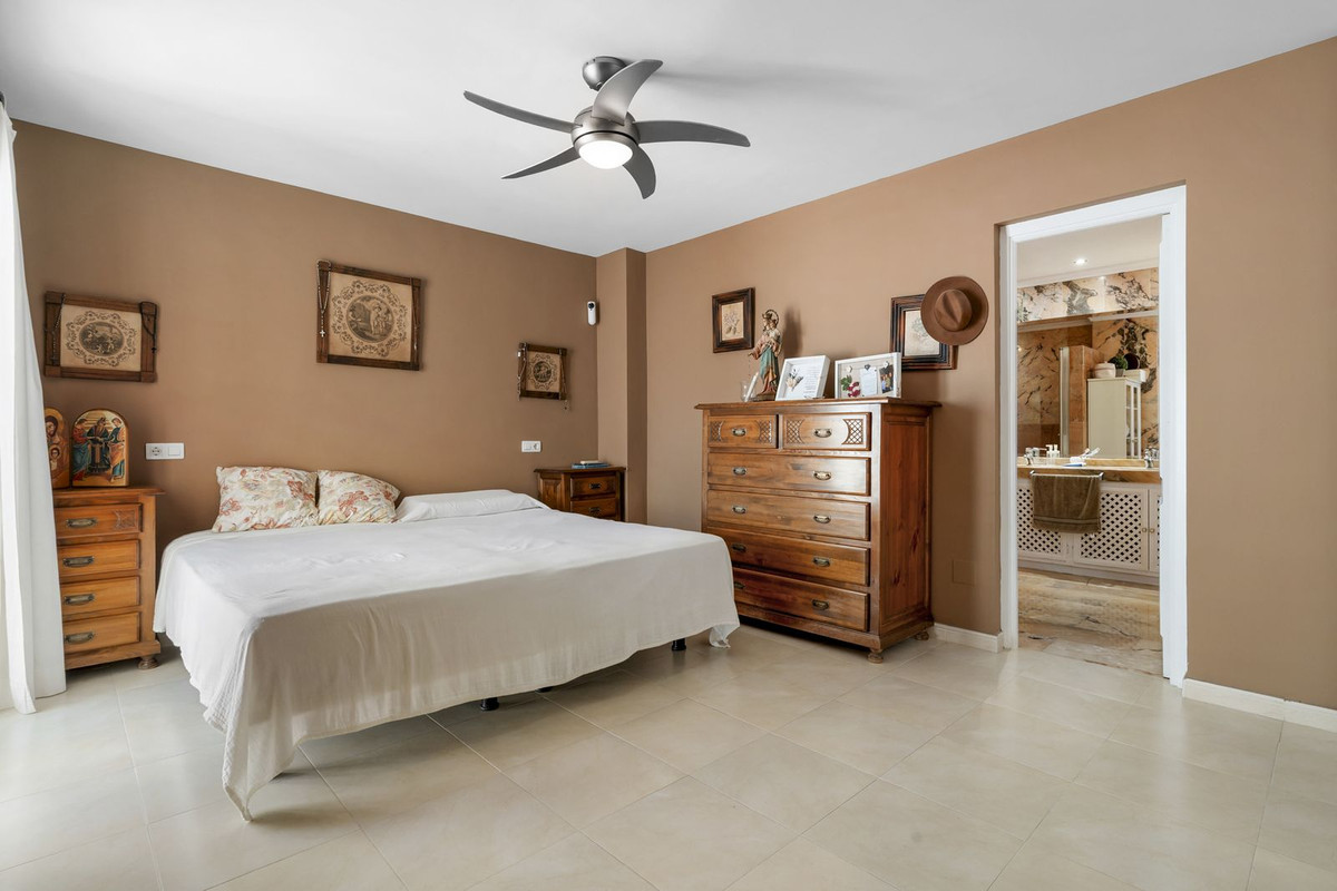 3 Bed, 3 Bath, ApartmentFor Sale, Nueva Andalucia, Malaga