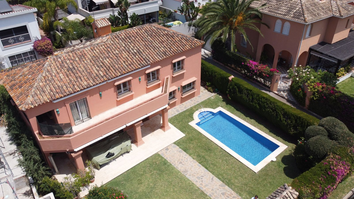 5 Bed, 4 Bath, HouseFor Sale, The Golden Mile, Malaga