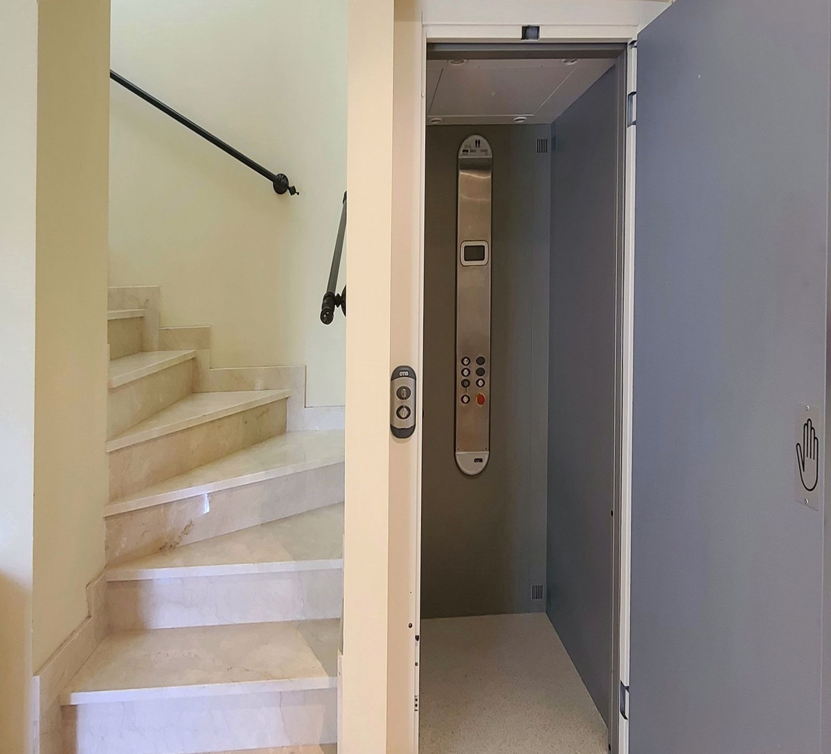 5 Bed, 4 Bath, HouseFor Sale, The Golden Mile, Malaga