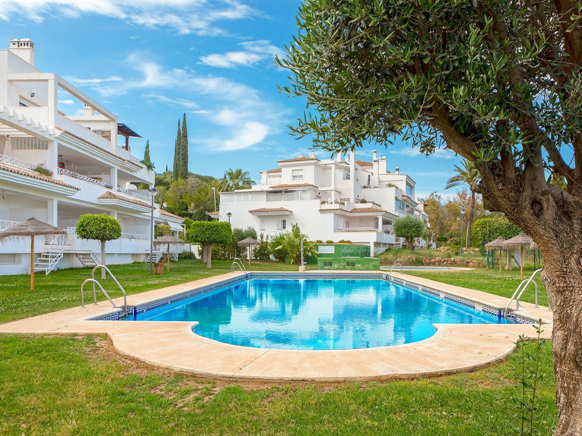 3 Bed, 2 Bath, ApartmentFor Sale, Río Real, Malaga
