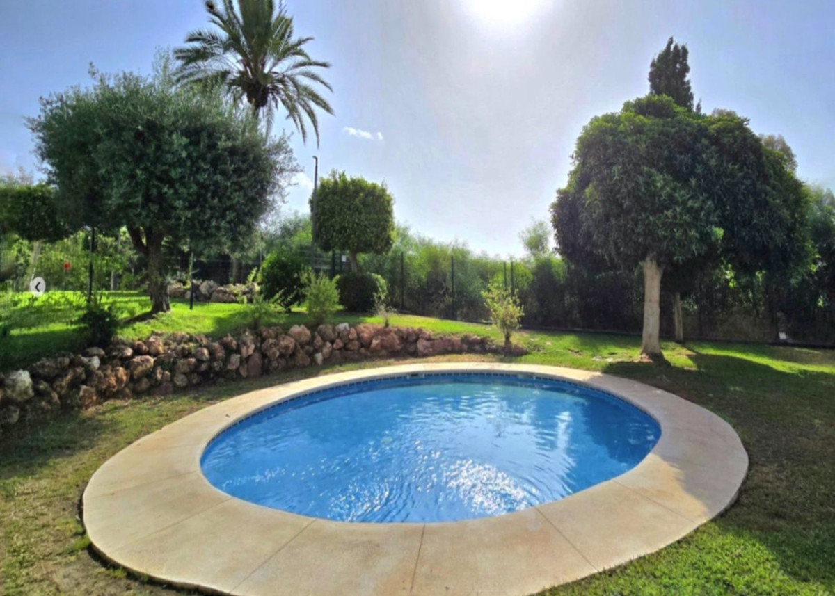 3 Bed, 2 Bath, ApartmentFor Sale, Río Real, Malaga