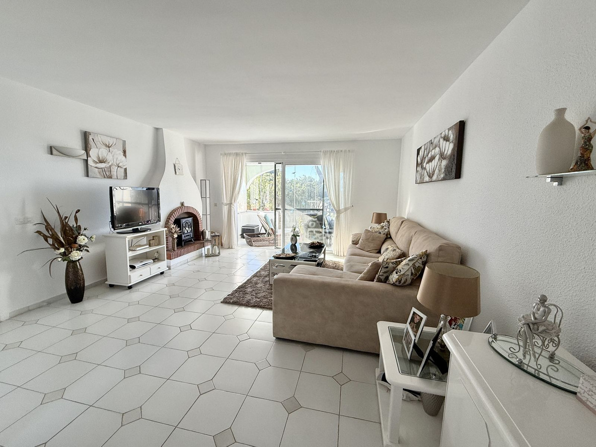 2 Bed, 2 Bath, ApartmentFor Sale, Miraflores, Malaga