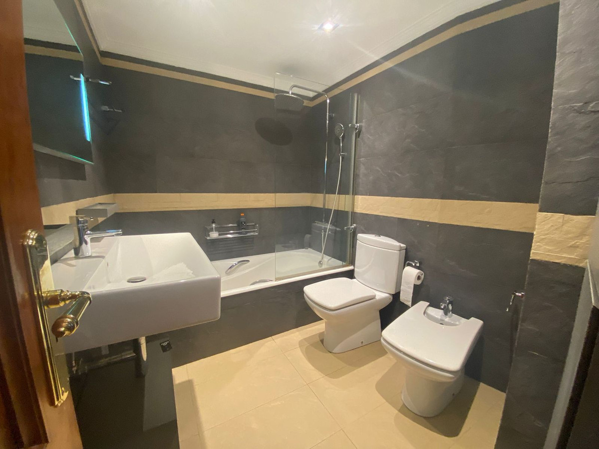 4 Bed, 2 Bath, ApartmentFor Sale, Palma de Mallorca, Islas Baleares