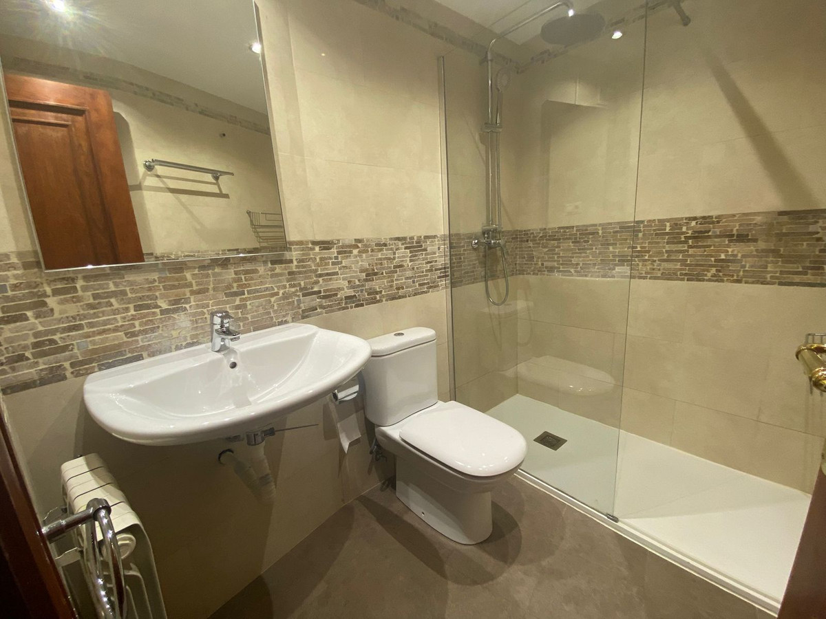 4 Bed, 2 Bath, ApartmentFor Sale, Palma de Mallorca, Islas Baleares