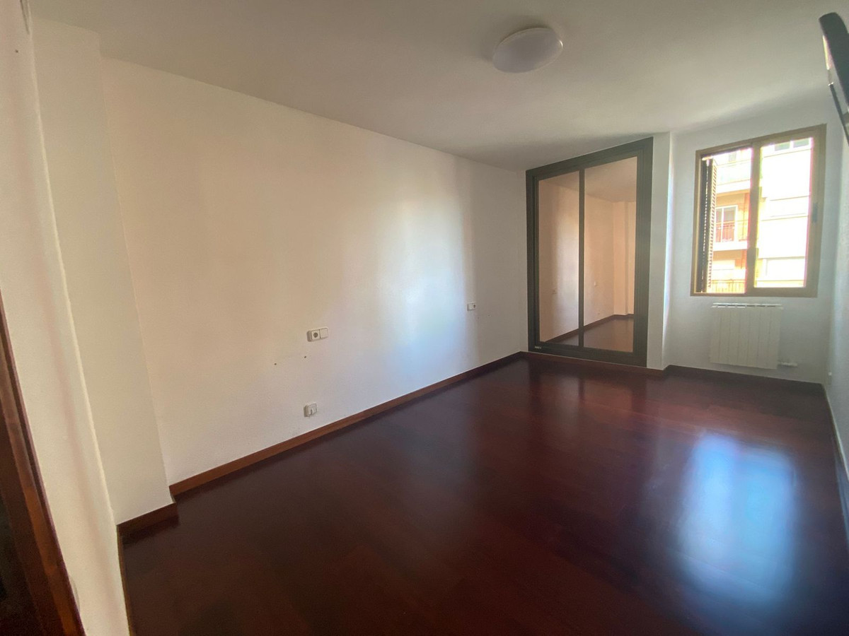 4 Bed, 2 Bath, ApartmentFor Sale, Palma de Mallorca, Islas Baleares