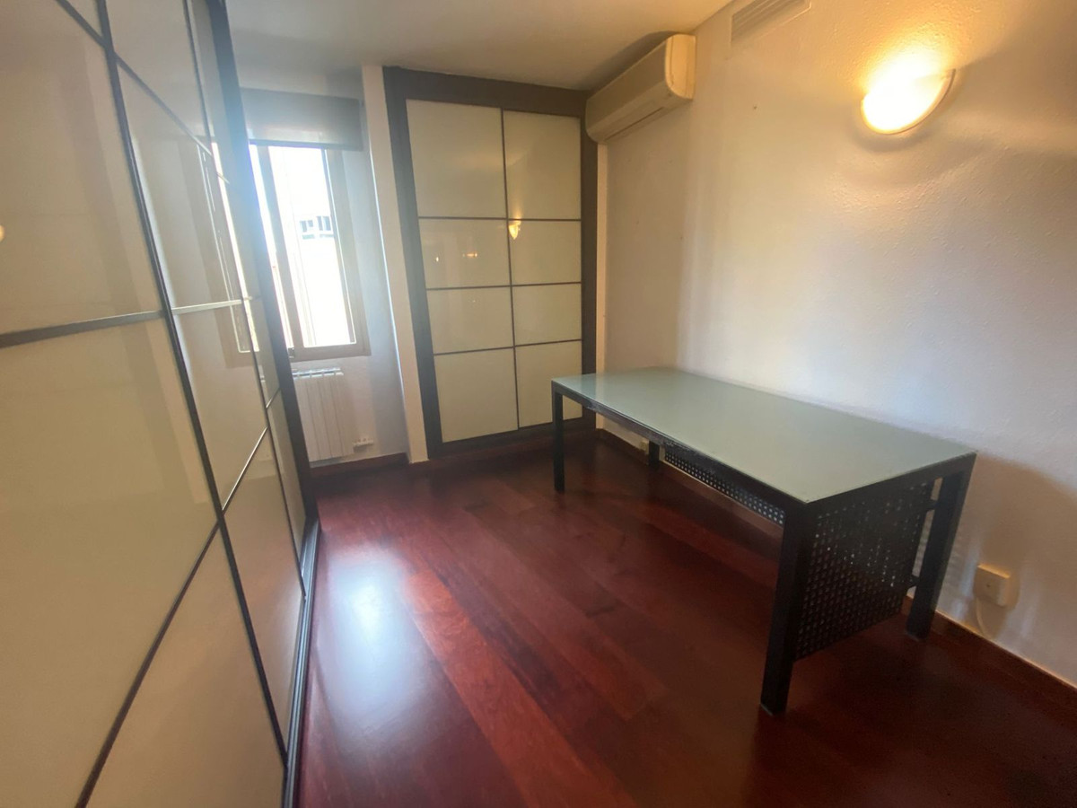 4 Bed, 2 Bath, ApartmentFor Sale, Palma de Mallorca, Islas Baleares