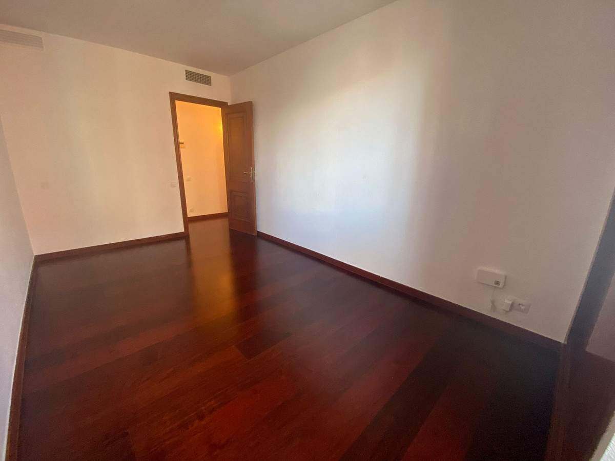 4 Bed, 2 Bath, ApartmentFor Sale, Palma de Mallorca, Islas Baleares