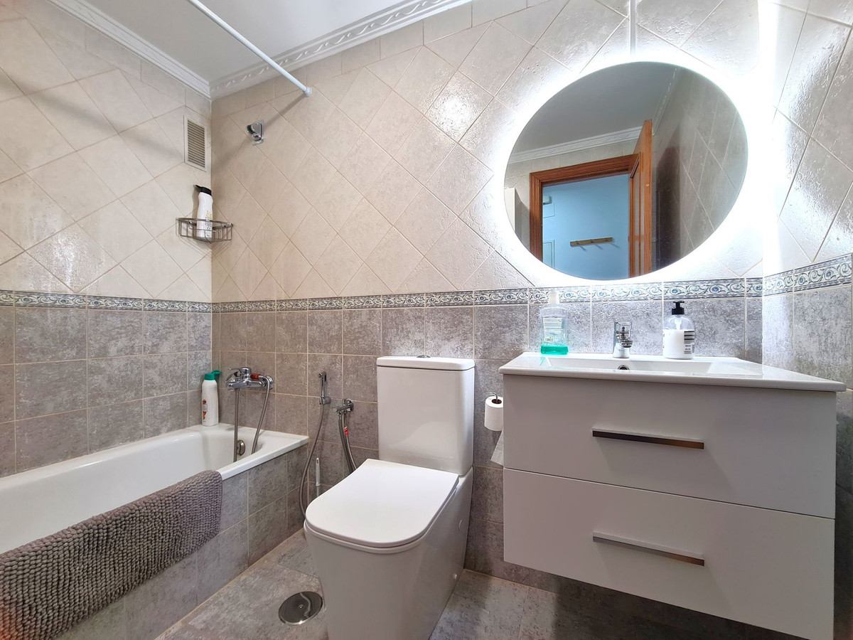 2 Bed, 2 Bath, ApartmentFor Sale, Estepona, Malaga