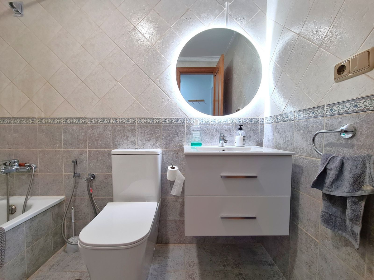 2 Bed, 2 Bath, ApartmentFor Sale, Estepona, Malaga