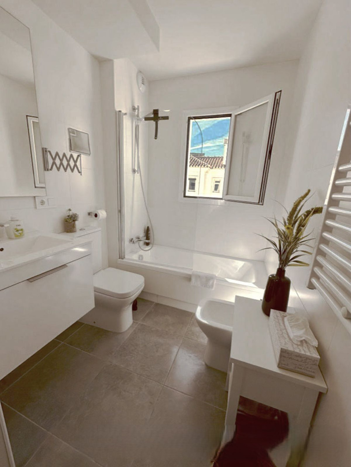 2 Bed, 2 Bath, ApartmentFor Sale, Estepona, Malaga