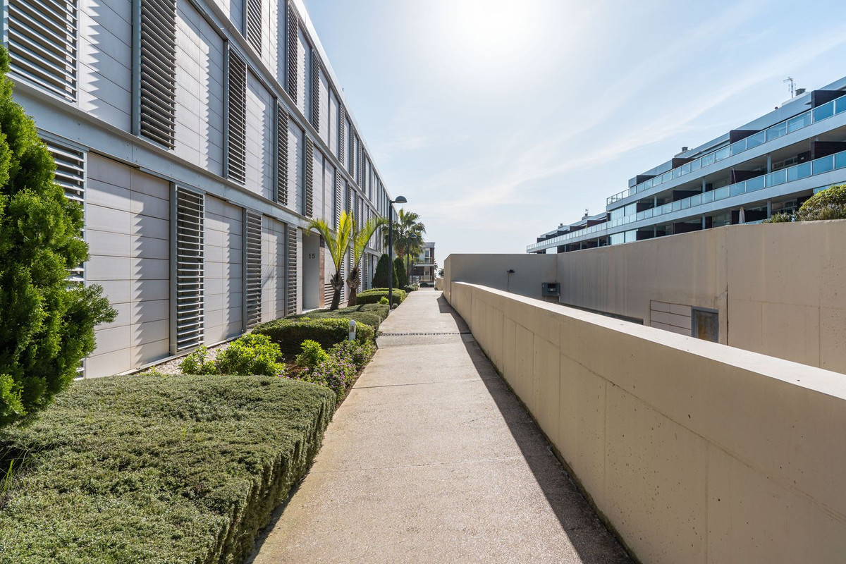 3 Bed, 2 Bath, ApartmentFor Sale, La Duquesa, Malaga