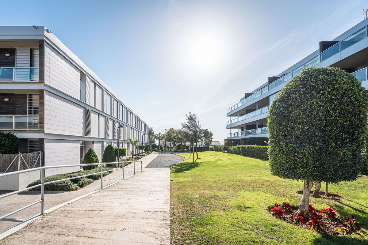 3 Bed, 2 Bath, ApartmentFor Sale, La Duquesa, Malaga