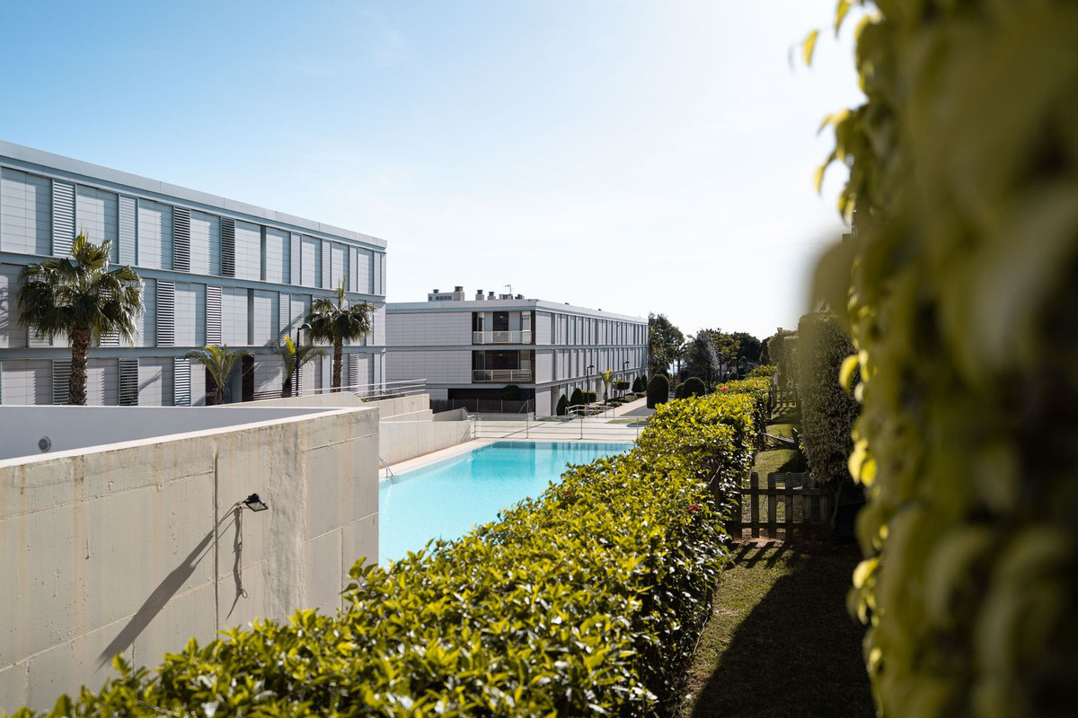 3 Bed, 2 Bath, ApartmentFor Sale, La Duquesa, Malaga