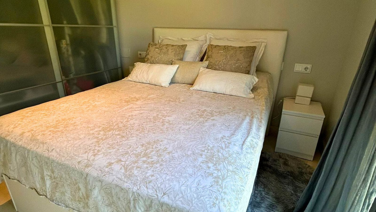 3 Bed, 2 Bath, ApartmentFor Sale, La Duquesa, Malaga