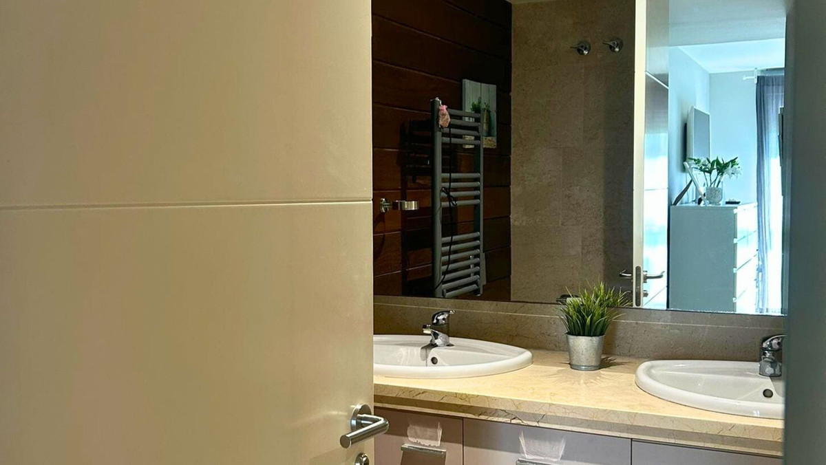 3 Bed, 2 Bath, ApartmentFor Sale, La Duquesa, Malaga