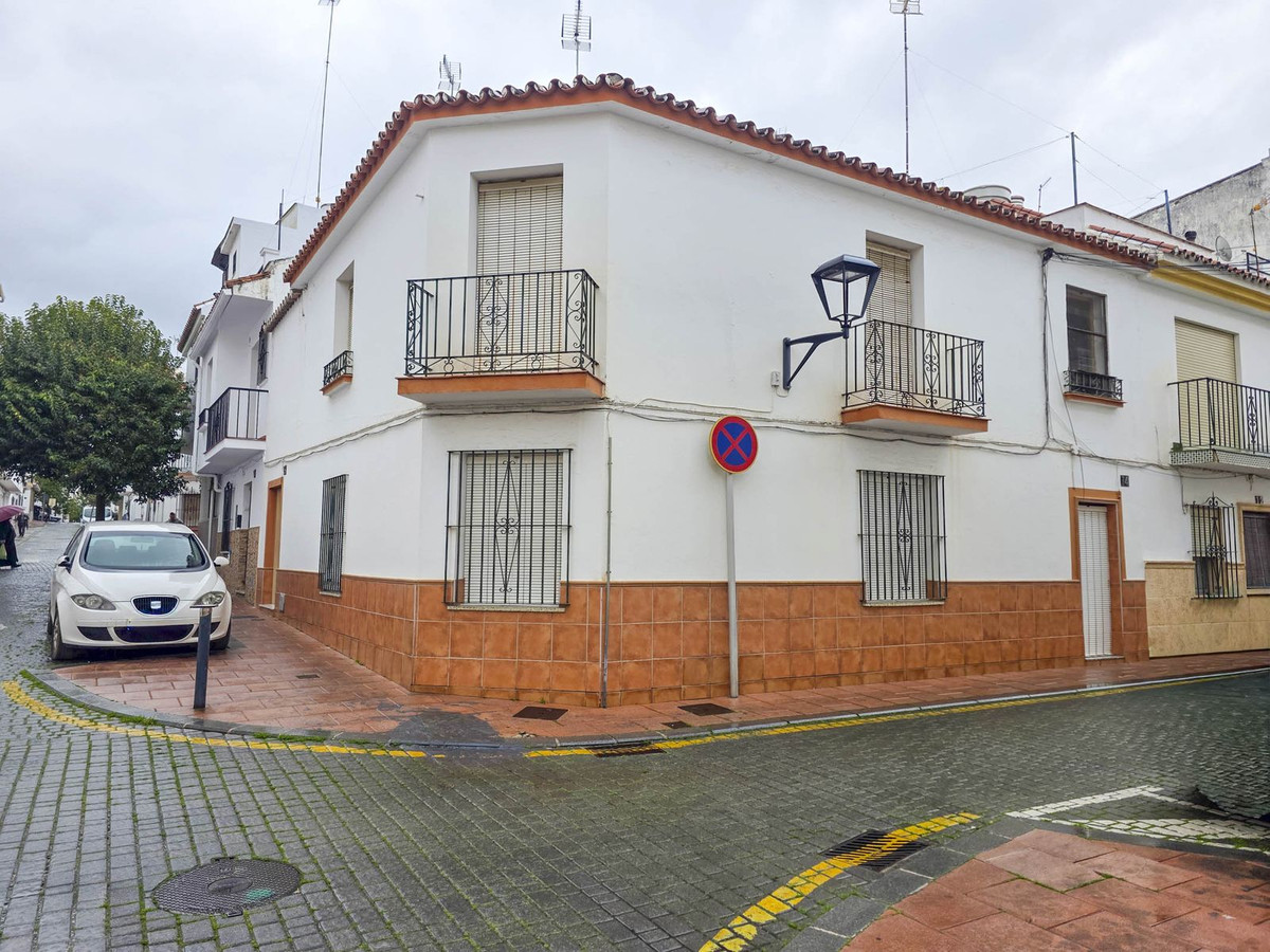 5 Bed, 1 Bath, HouseFor Sale, Estepona, Malaga