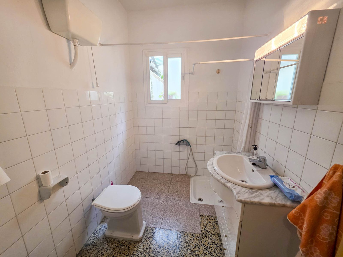5 Bed, 1 Bath, HouseFor Sale, Estepona, Malaga