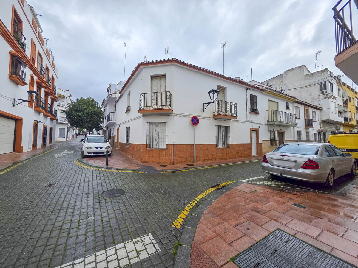 5 Bed, 1 Bath, HouseFor Sale, Estepona, Malaga