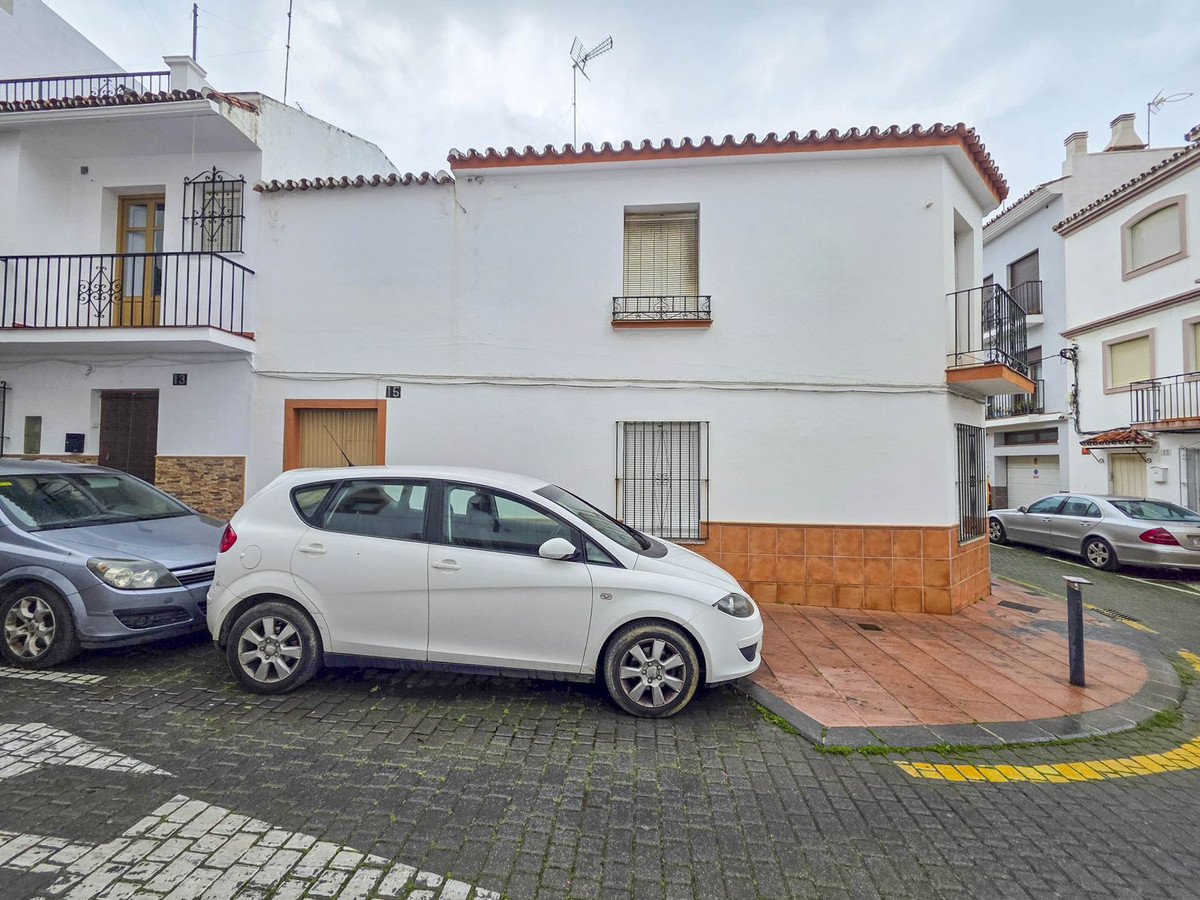 5 Bed, 1 Bath, HouseFor Sale, Estepona, Malaga