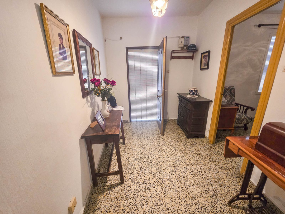 5 Bed, 1 Bath, HouseFor Sale, Estepona, Malaga