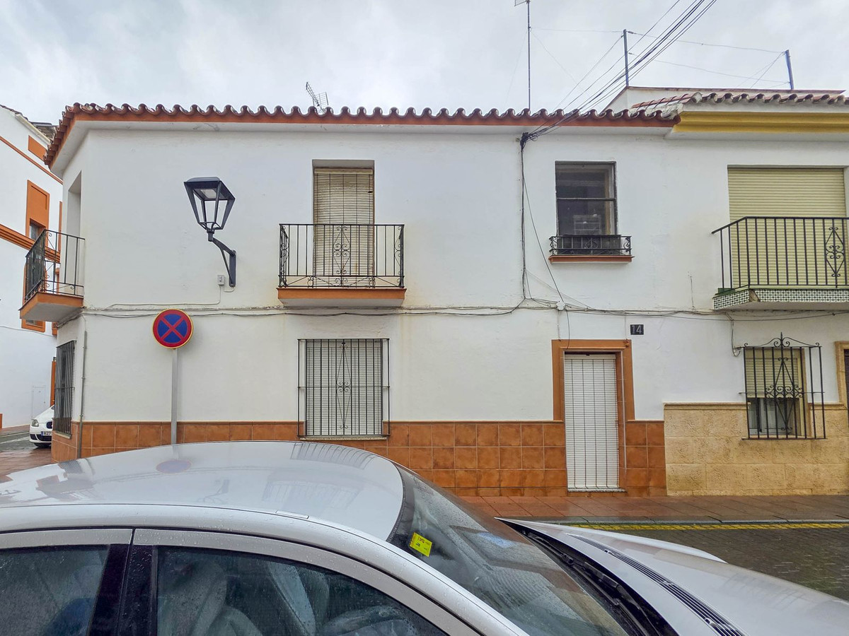 5 Bed, 1 Bath, HouseFor Sale, Estepona, Malaga