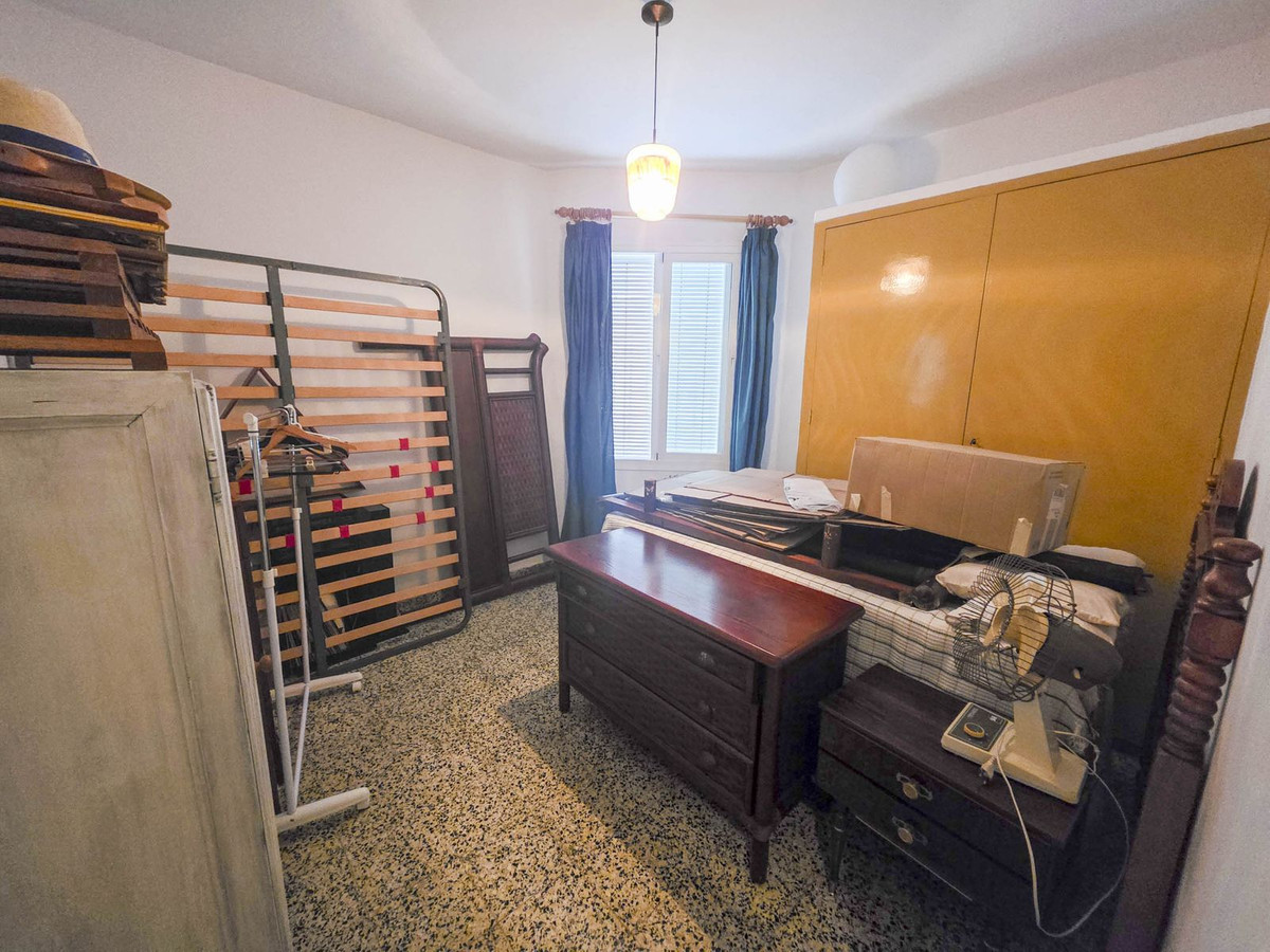 5 Bed, 1 Bath, HouseFor Sale, Estepona, Malaga