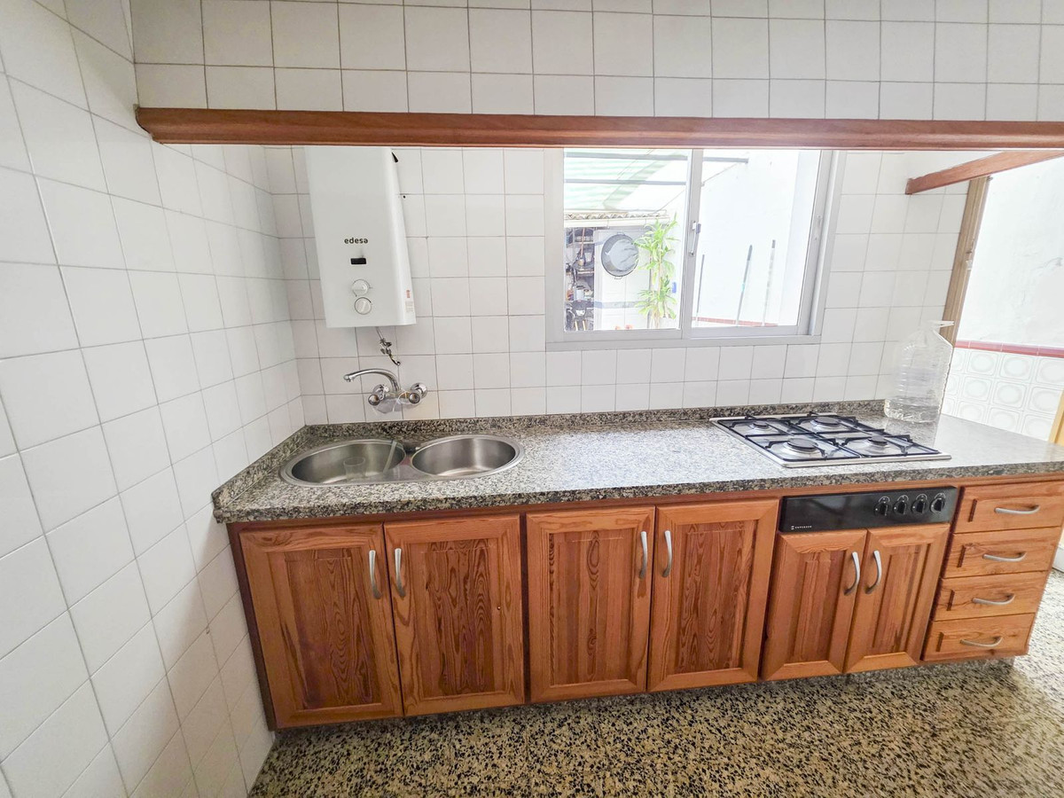 5 Bed, 1 Bath, HouseFor Sale, Estepona, Malaga