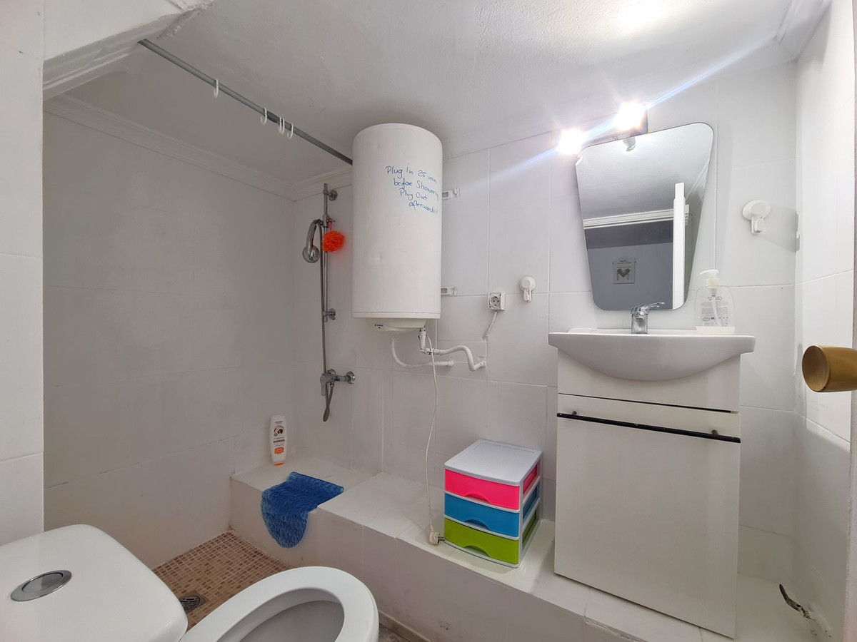 1 Bed, 1 Bath, ApartmentFor Sale, Estepona, Malaga