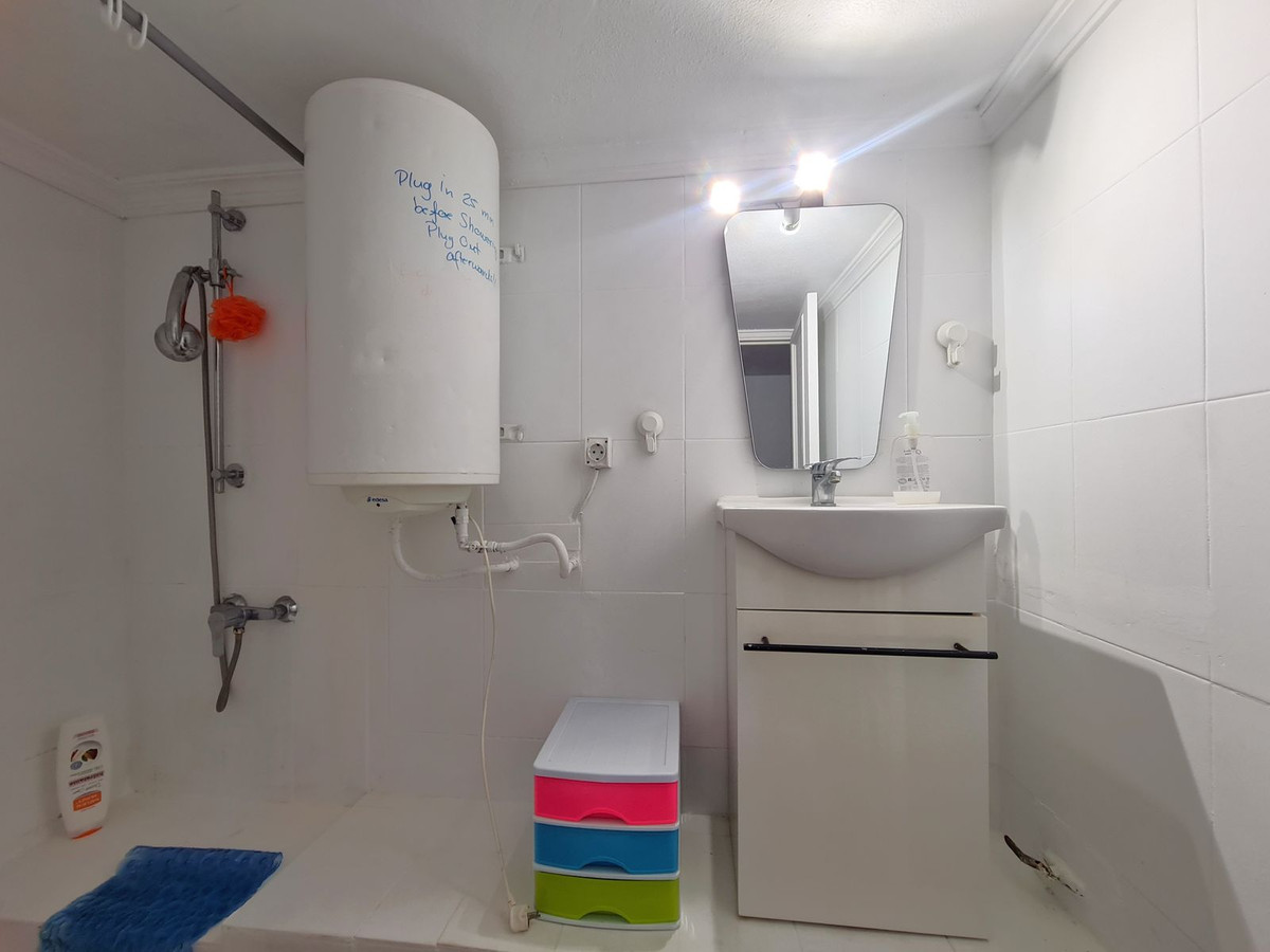 1 Bed, 1 Bath, ApartmentFor Sale, Estepona, Malaga