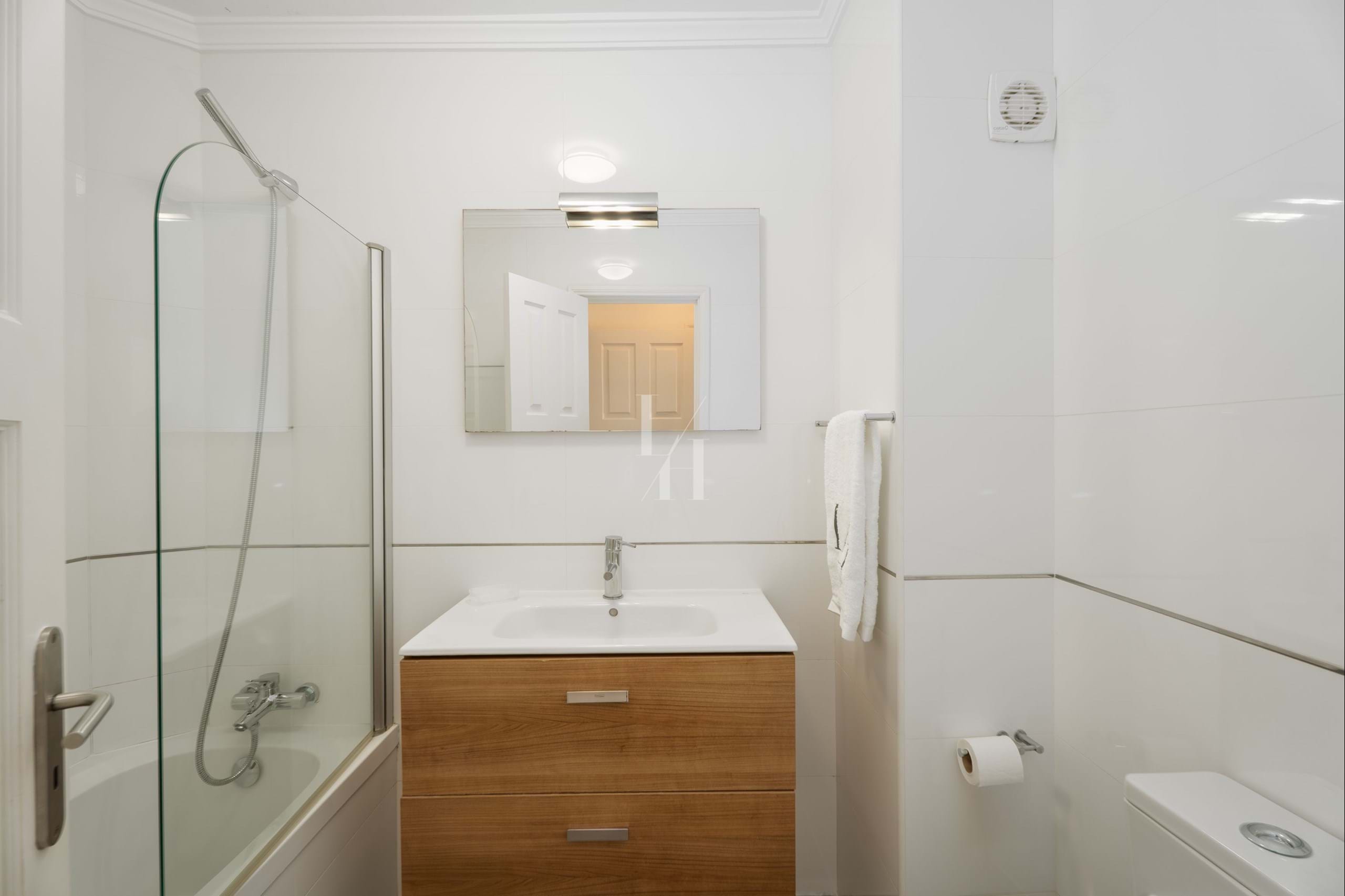 2 Bed, 1 Bath, ApartmentFor Sale, Loulé, Faro, 8125-429