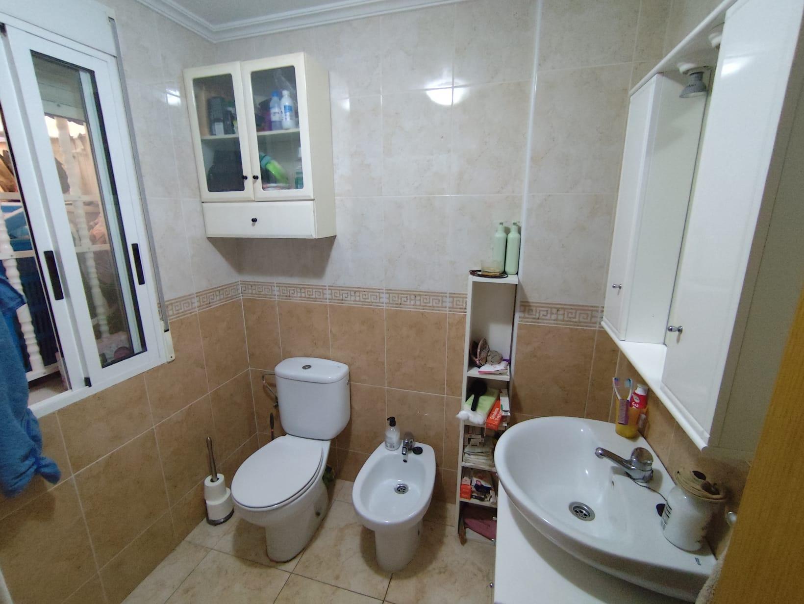 4 Bed, 2 Bath, ApartmentFor Sale, Torrevieja, Alicante