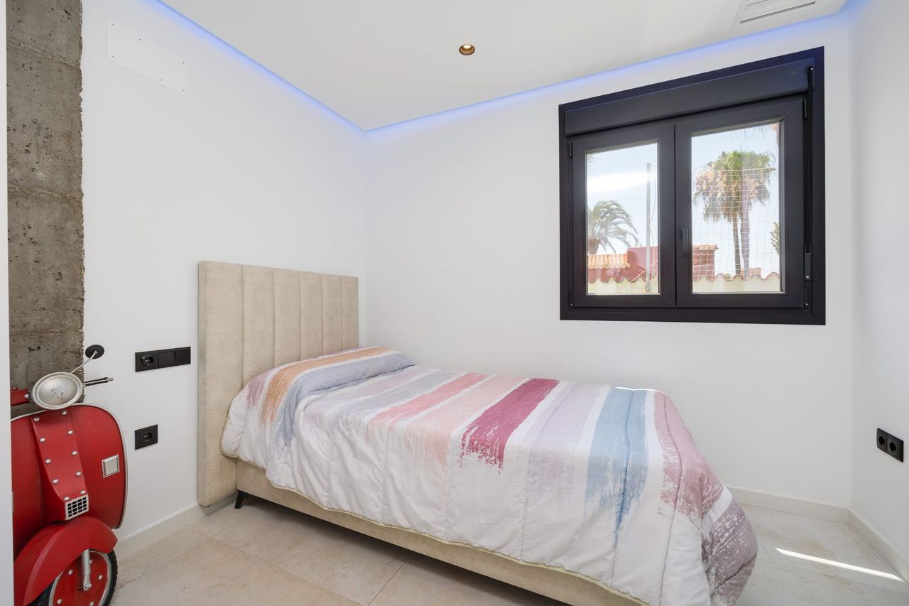 5 Bed, 4 Bath, HouseFor Sale, Torrevieja, Alicante