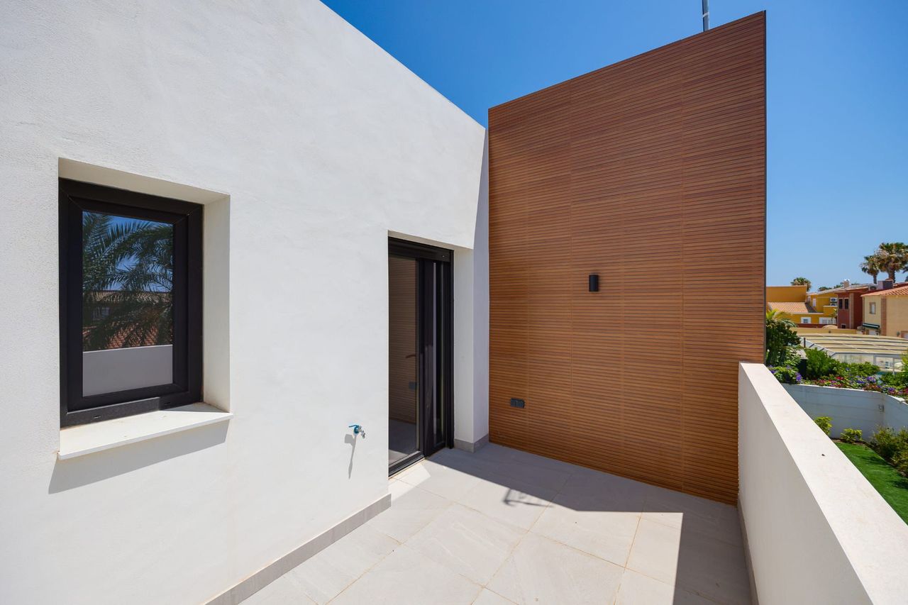 5 Bed, 4 Bath, HouseFor Sale, Torrevieja, Alicante